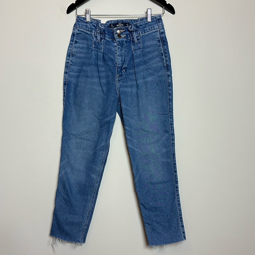 Hollister Curvy Ultra High-Rise Paper Bag Mom Jeans Size 26‎